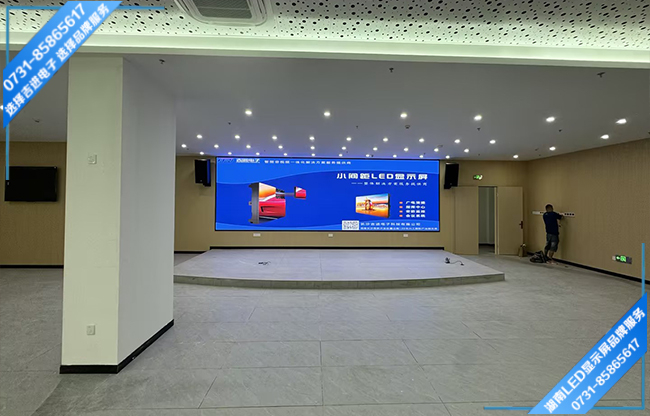 長沙寧鄉(xiāng)縣某中學報告大廳LED顯示屏